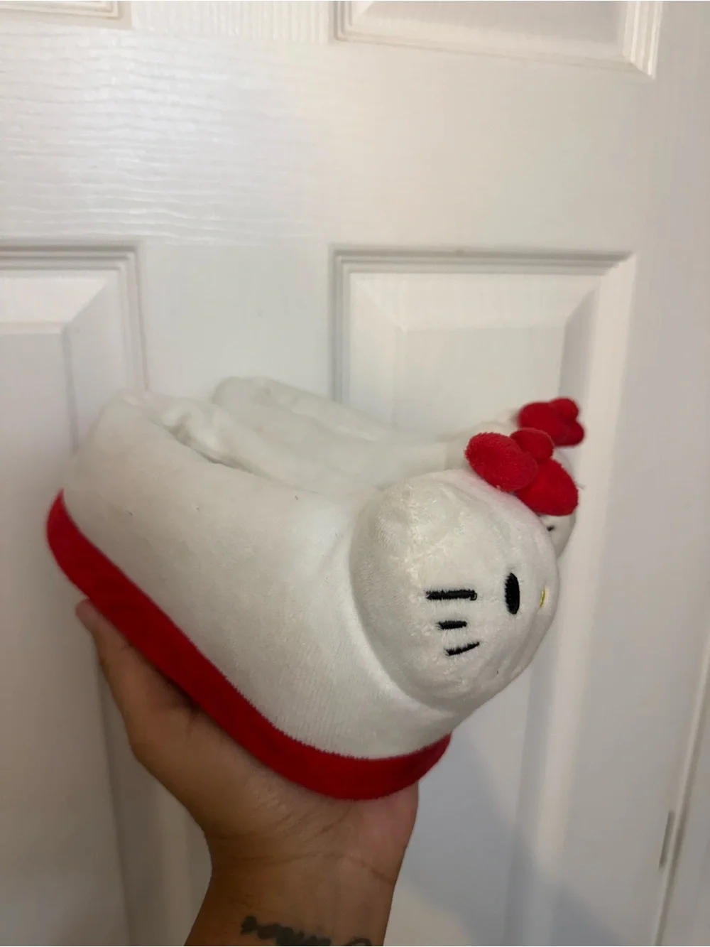 Hello Kitty Kids Plush Mittens - White with Red Bow